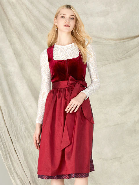 Samt Dirndl: Ein Klassiker in Blau, Rot und Grün